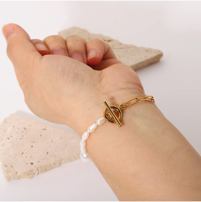 Lucy Baroque Pearl Bracelet