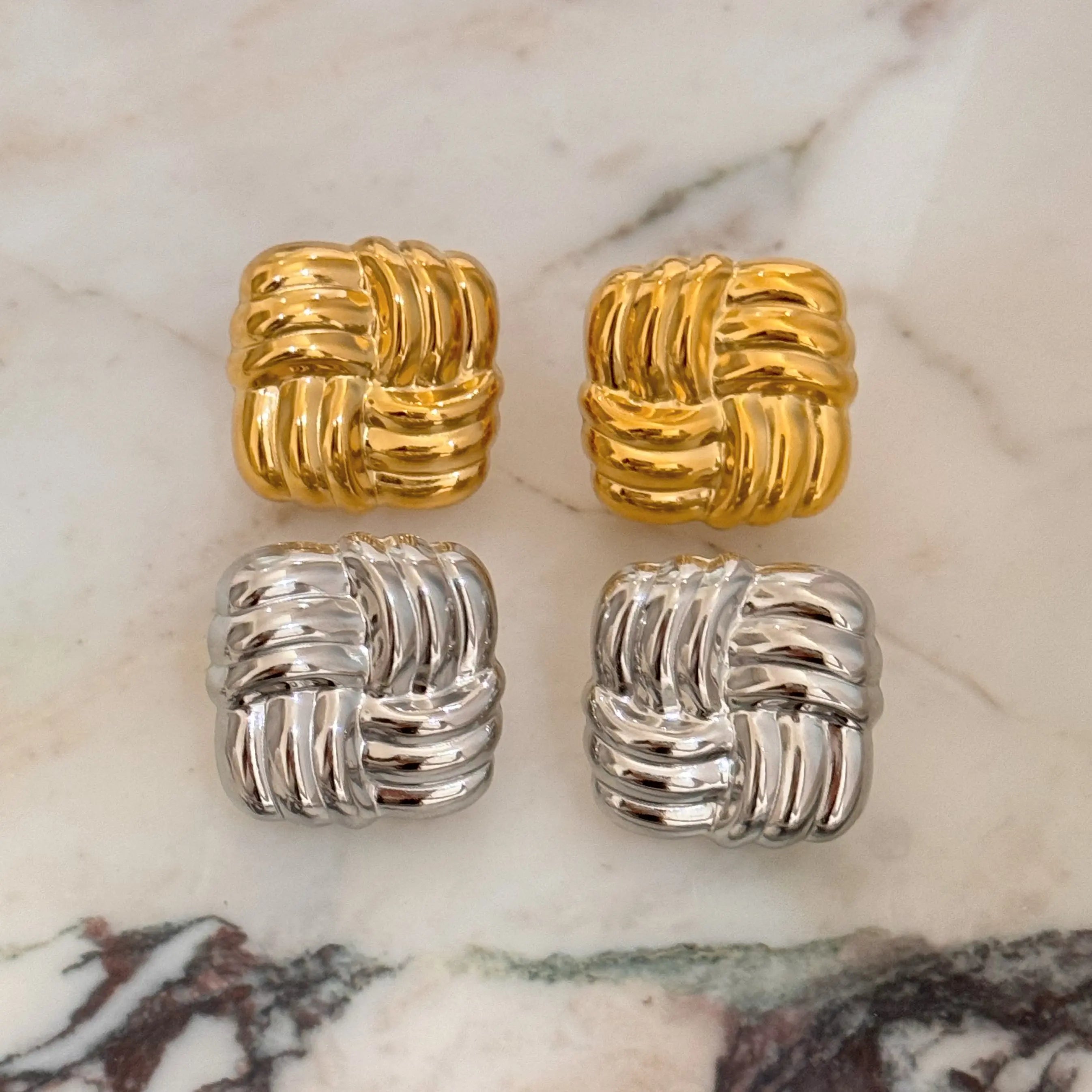Violette Stud Earrings