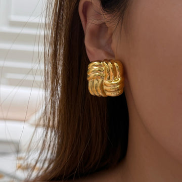 Violette Stud Earrings